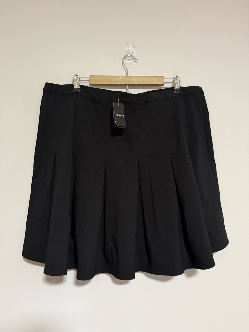 Torrid Nightfall Black Pleated Metal Detail Mini Skirt Size 20 Goth Punk NWT - Picture 2 of 9